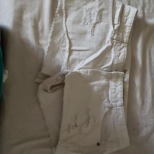 White Mossimo short